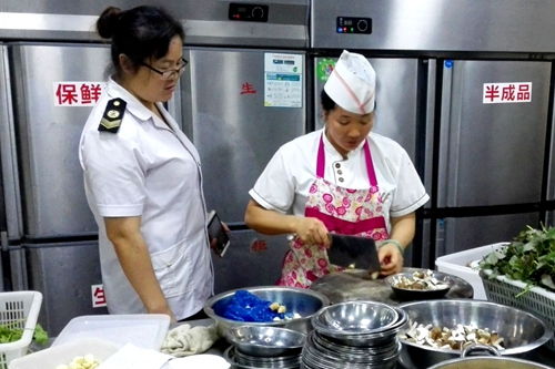 从江县市监局开展 情系多彩贵州 两岸文化联谊行 餐饮服务食品安全保障工作